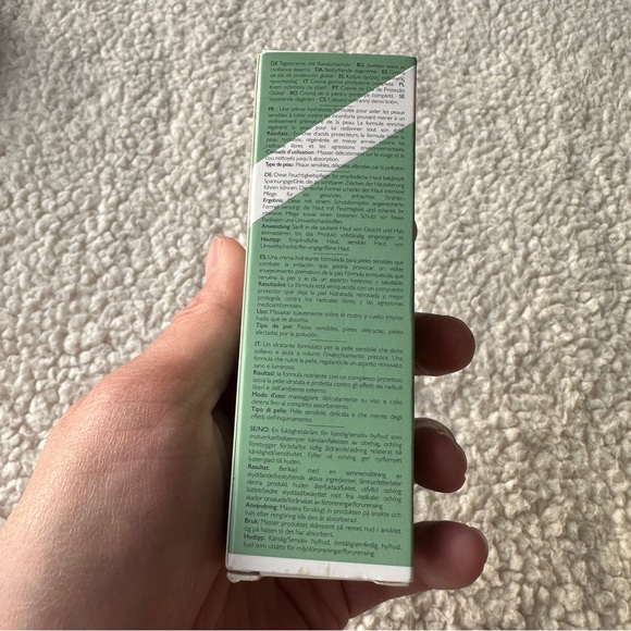 Ren Evercalm™ Global Protection Day Cream - Picture 3 of 7